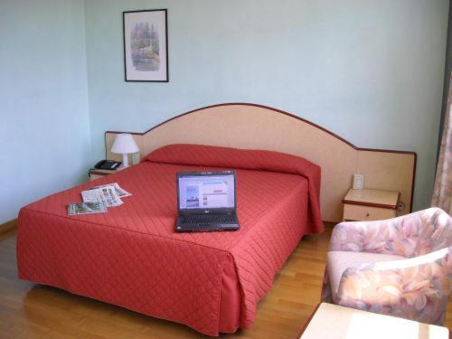 غرفة قياسية فردية, La Corte