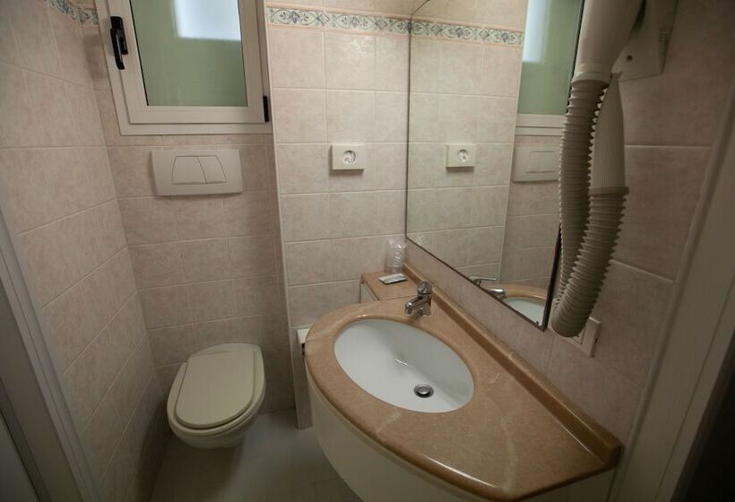 エコノミールーム, Maestri