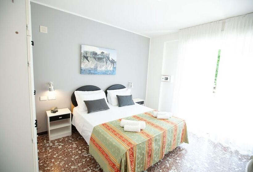 エコノミールーム, Maestri