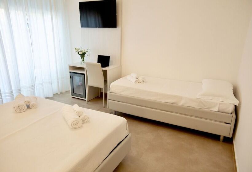 デラックストリプルルーム, Maestri