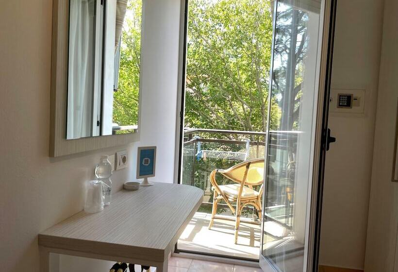 シングルデラックスルーム, Maestri