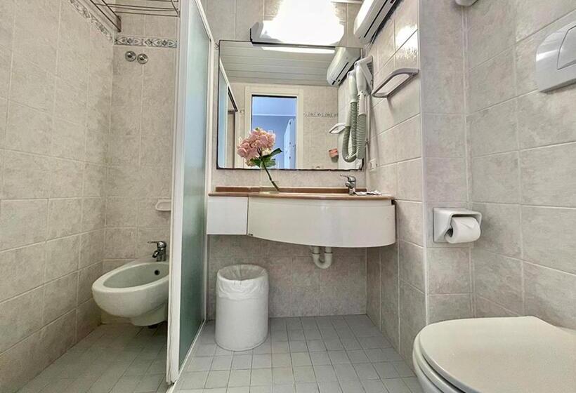 エコノミールーム, Maestri