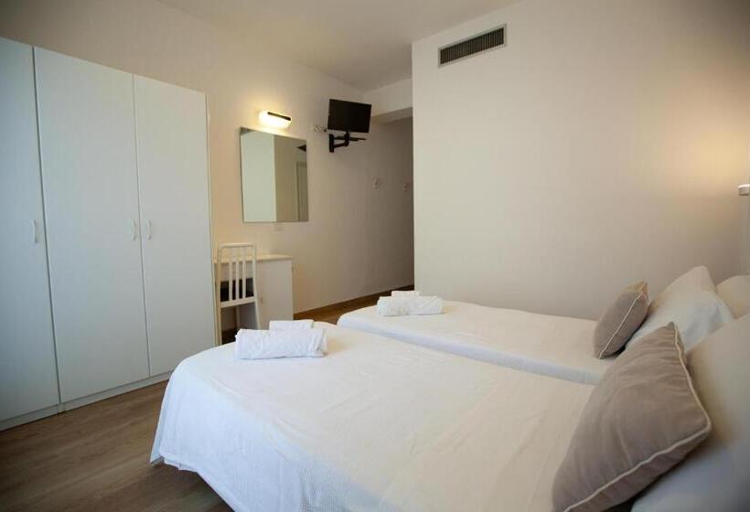 スタンダードルーム, Maestri