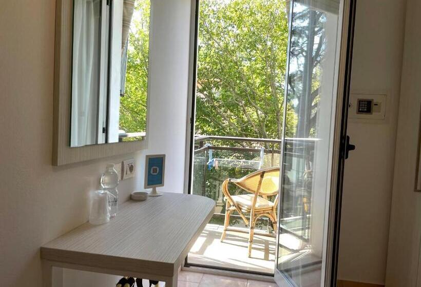 シングルデラックスルーム, Maestri