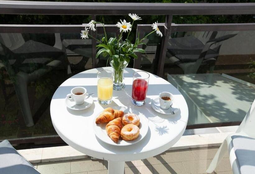 デラックスルーム, Maestri