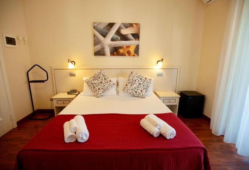 デラックストリプルルーム, Maestri