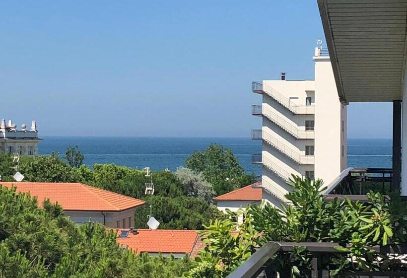 オーシャンビューのデラックストリプルルーム, Maestri