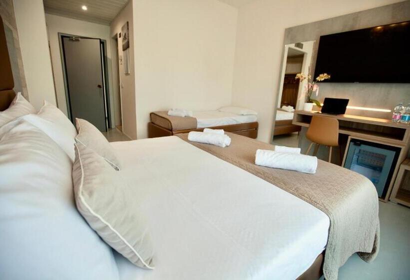 オーシャンビューのデラックストリプルルーム, Maestri