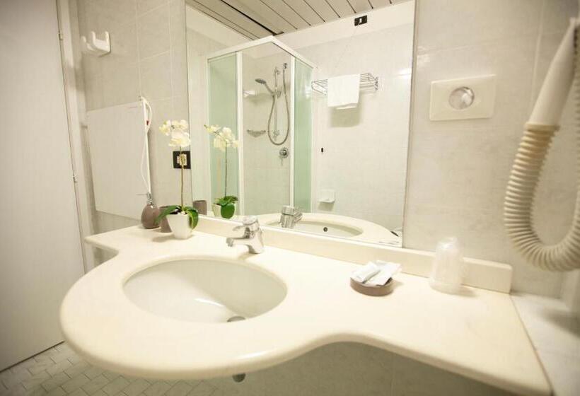 オーシャンビューのデラックストリプルルーム, Maestri