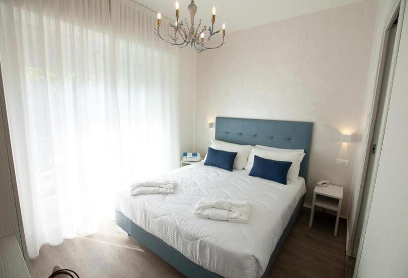 デラックスルーム, Maestri