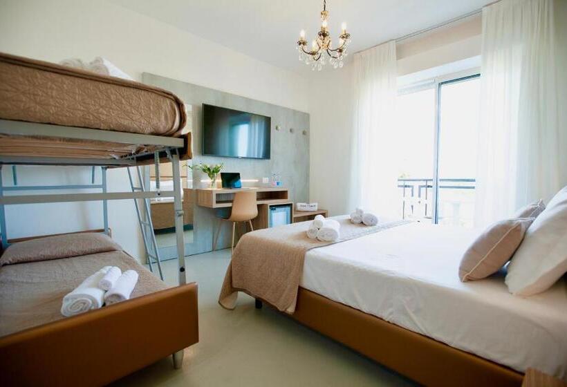 景色の見えるスタンダード4人部屋, Maestri