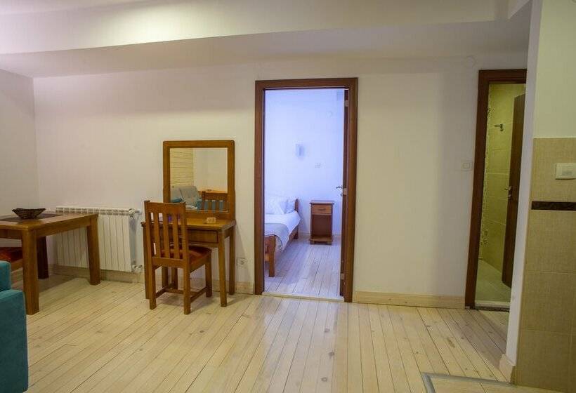 آپارتمان 1 خوابه, Polar Star