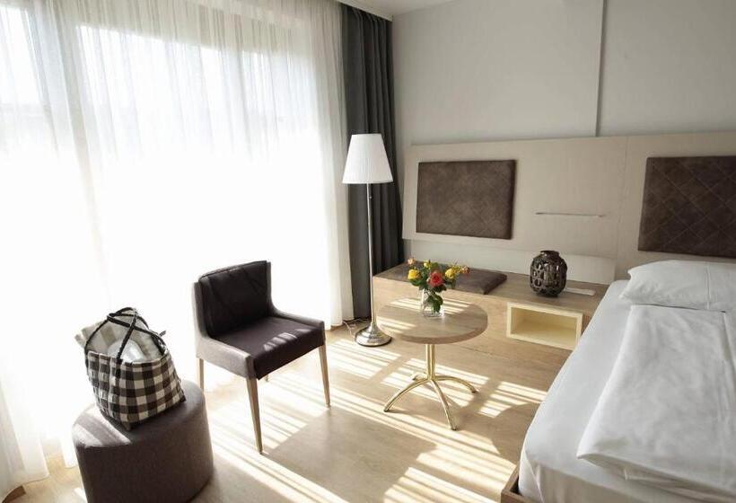 Номер Стандарт с Балконом, Simon   Das Vital