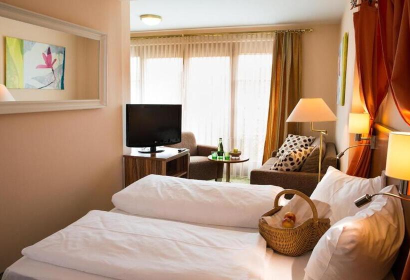 Семейный Номер, Simon   Das Vital