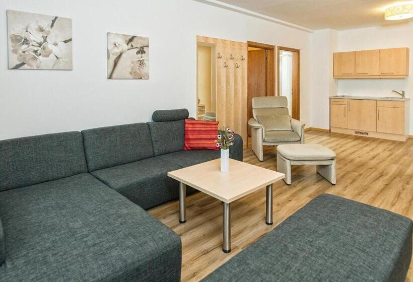 Семейный Номер, Simon   Das Vital