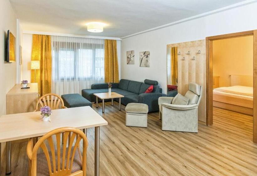 Семейный Номер, Simon   Das Vital