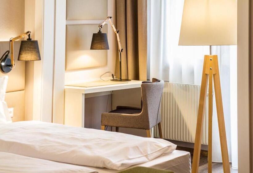 Номер Стандарт с Балконом, Simon   Das Vital