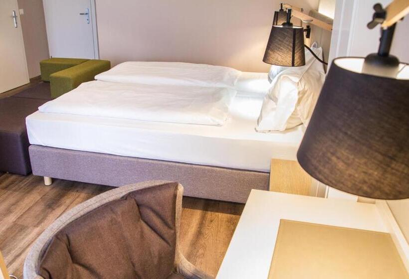 Номер Стандарт с Балконом, Simon   Das Vital