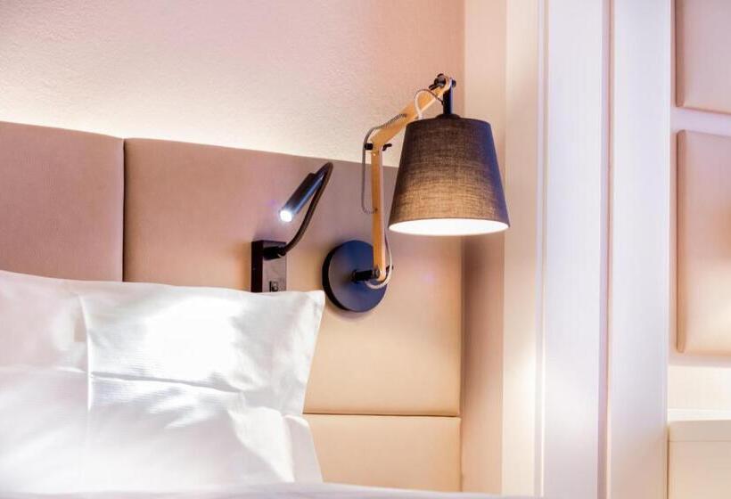 Номер Стандарт с Балконом, Simon   Das Vital