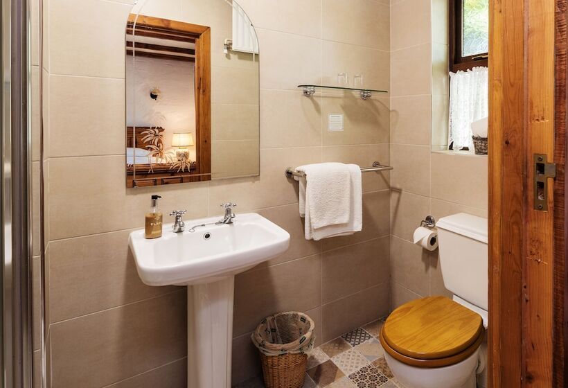 디럭스 룸, Tudor Lodge