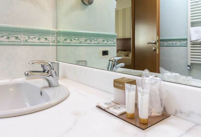 اتاق استاندارد سه نفره, Villa Tiziana