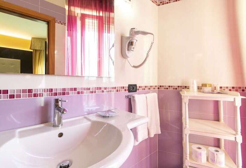 标准三人间, Villa Tiziana