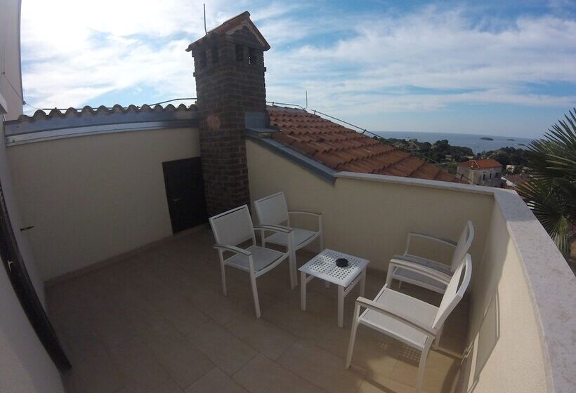 Comfort room with balcony, Vista