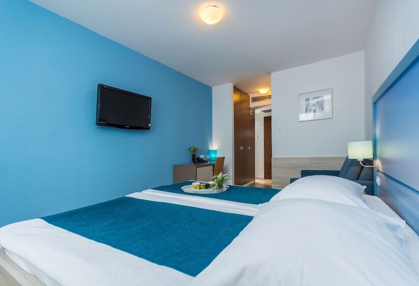 スタンダードトリプルルーム, Vista