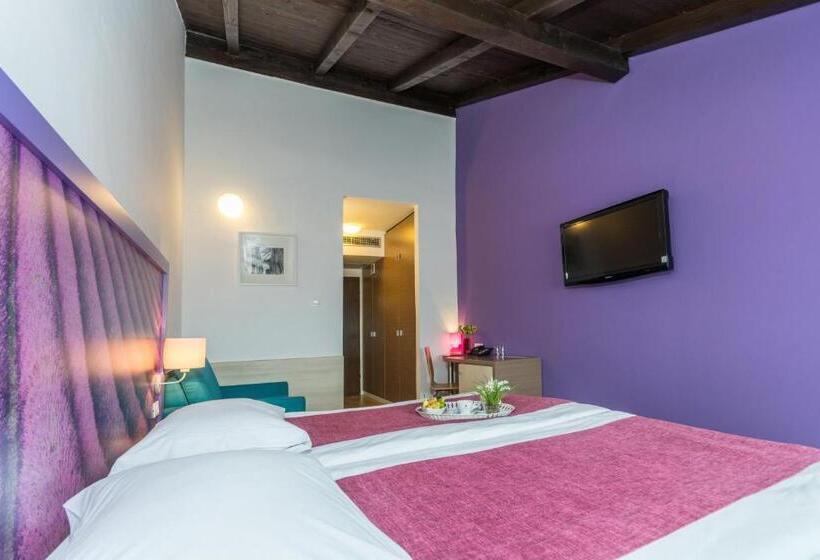 Comfort room with balcony, Vista