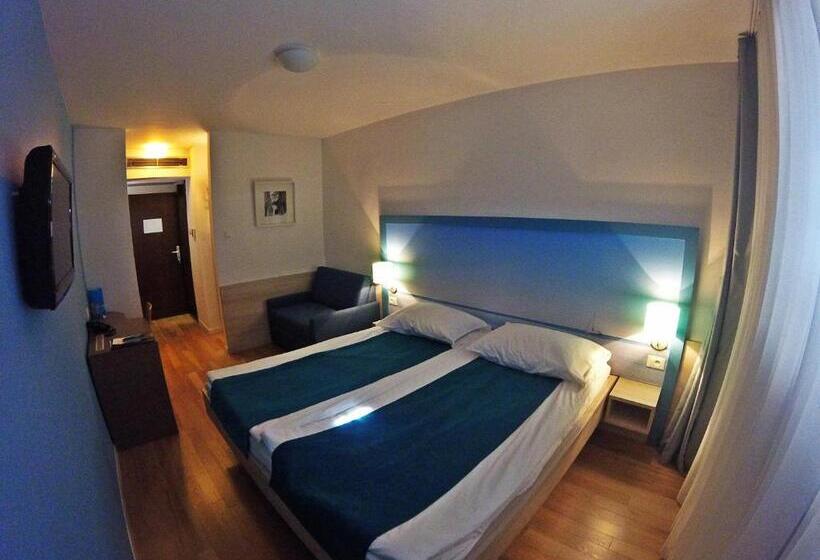 Comfort room with balcony, Vista