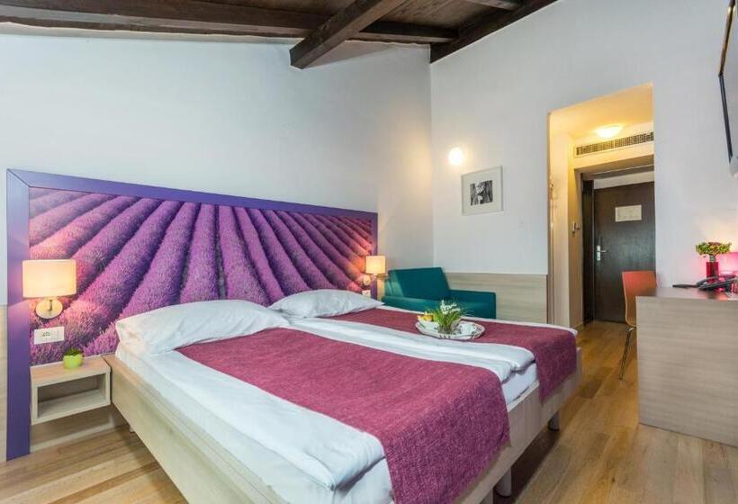 Comfort room with balcony, Vista