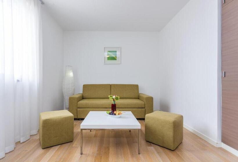 2 Bedrooms Suite Sea View, Vista