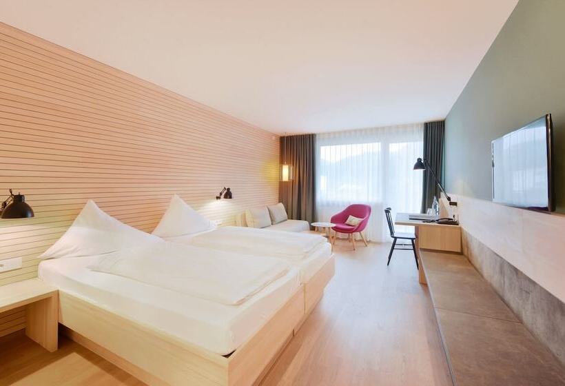 غرفة قياسية ثلاثية, Weisses Kreuz