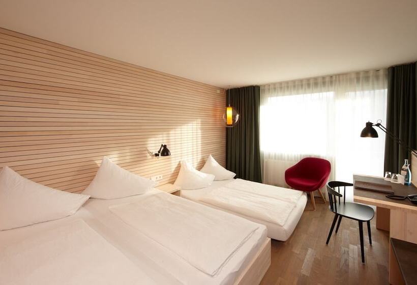 غرفة قياسية ثلاثية, Weisses Kreuz