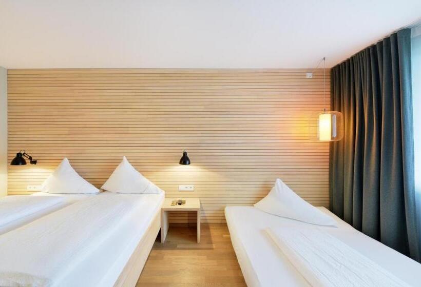 غرفة قياسية ثلاثية, Weisses Kreuz