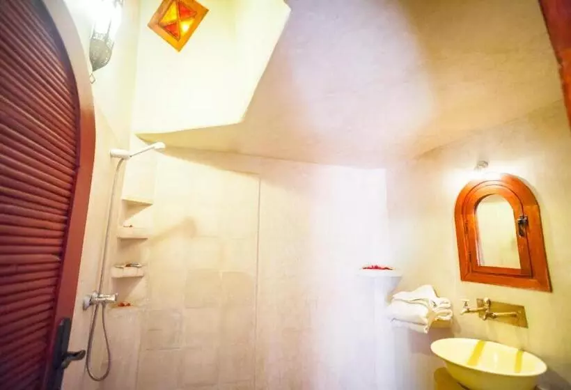 چادر با خدمات رفاهی استاندارد, Riad Lamane