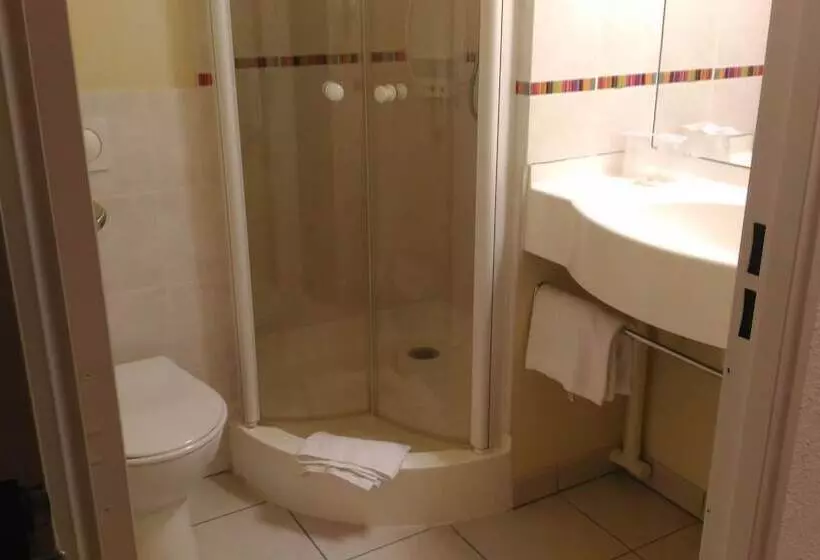 3-Bett-Standardzimmer, Ace Hotel Brive