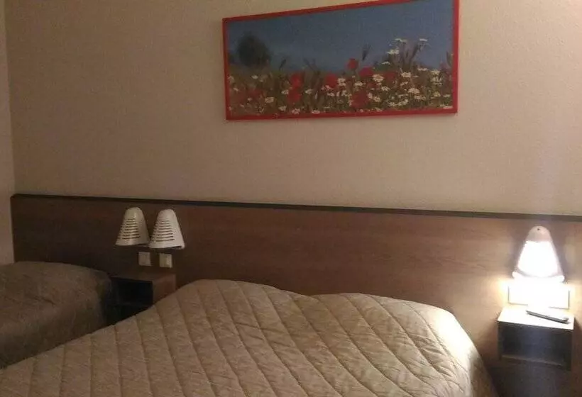 3-Bett-Standardzimmer, Ace Hotel Brive