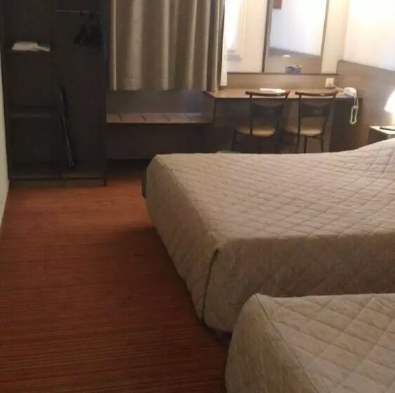 3-Bett-Standardzimmer, Ace Hotel Brive