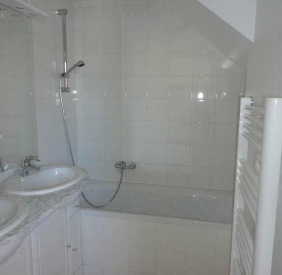 شقة غرفة واحدة, Adonis Valberg