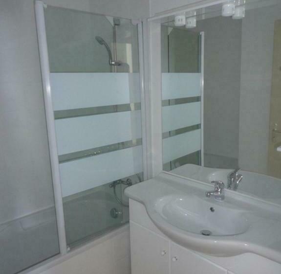 شقة غرفة واحدة, Adonis Valberg