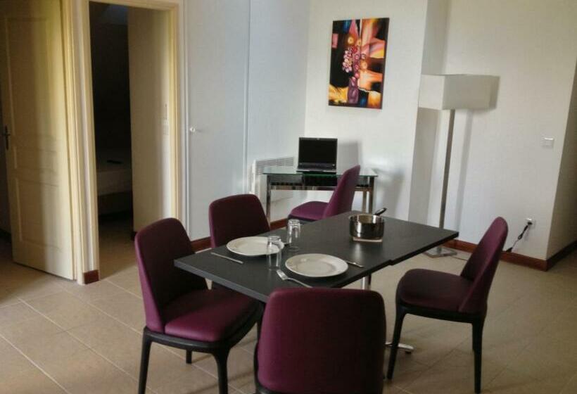 شقة غرفتين, Adonis Valberg