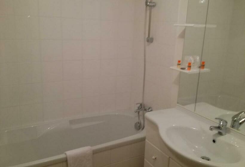 شقة غرفتين, Adonis Valberg