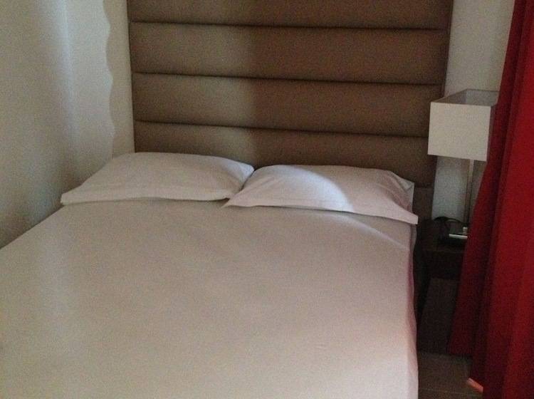 شقة غرفتين, Adonis Valberg