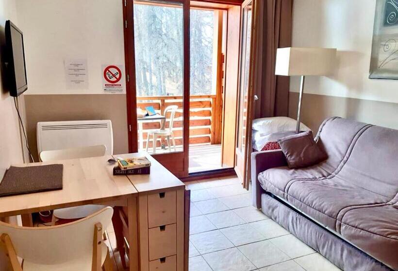 شقة غرفة واحدة, Adonis Valberg