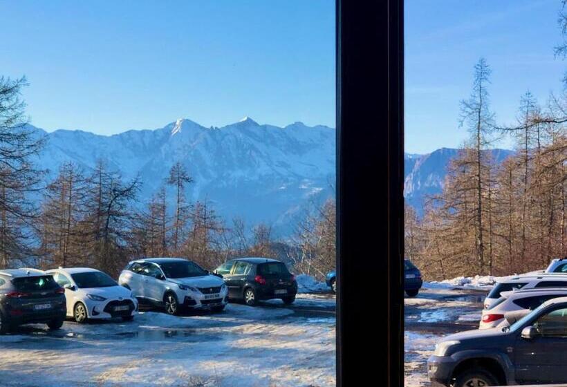 شقة غرفتين, Adonis Valberg