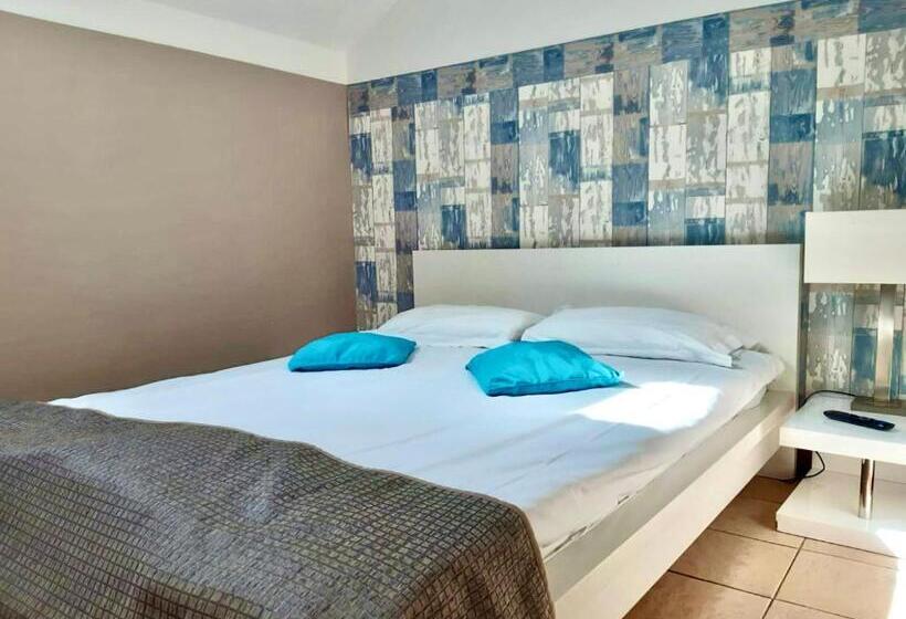 Appartement 2 Chambres, Adonis Valberg