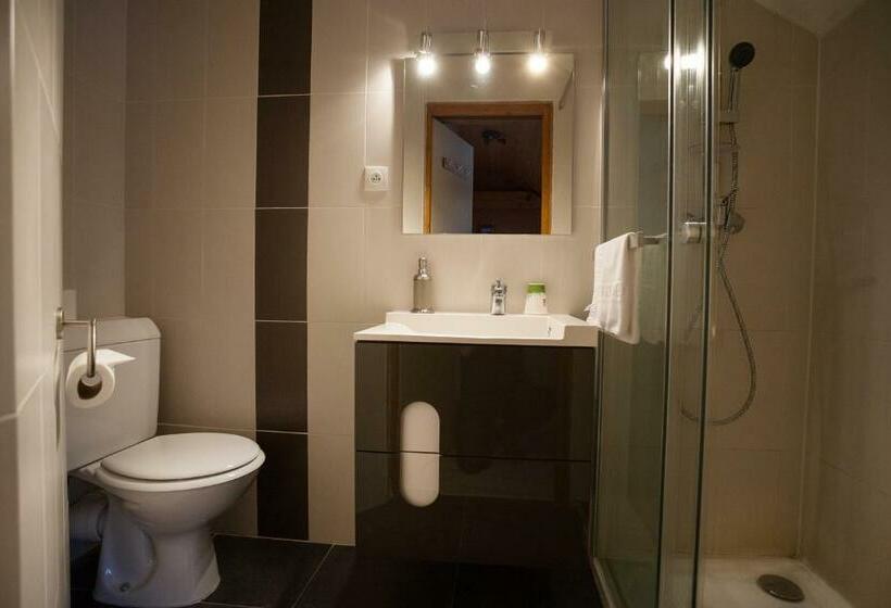 Номер Стандарт, Auberge De La Croix Perrin