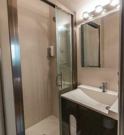 Номер Стандарт, Auberge De La Croix Perrin