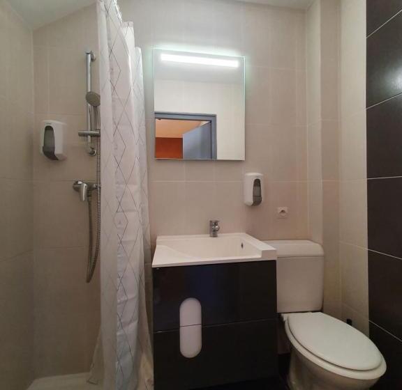 Номер Стандарт, Auberge De La Croix Perrin